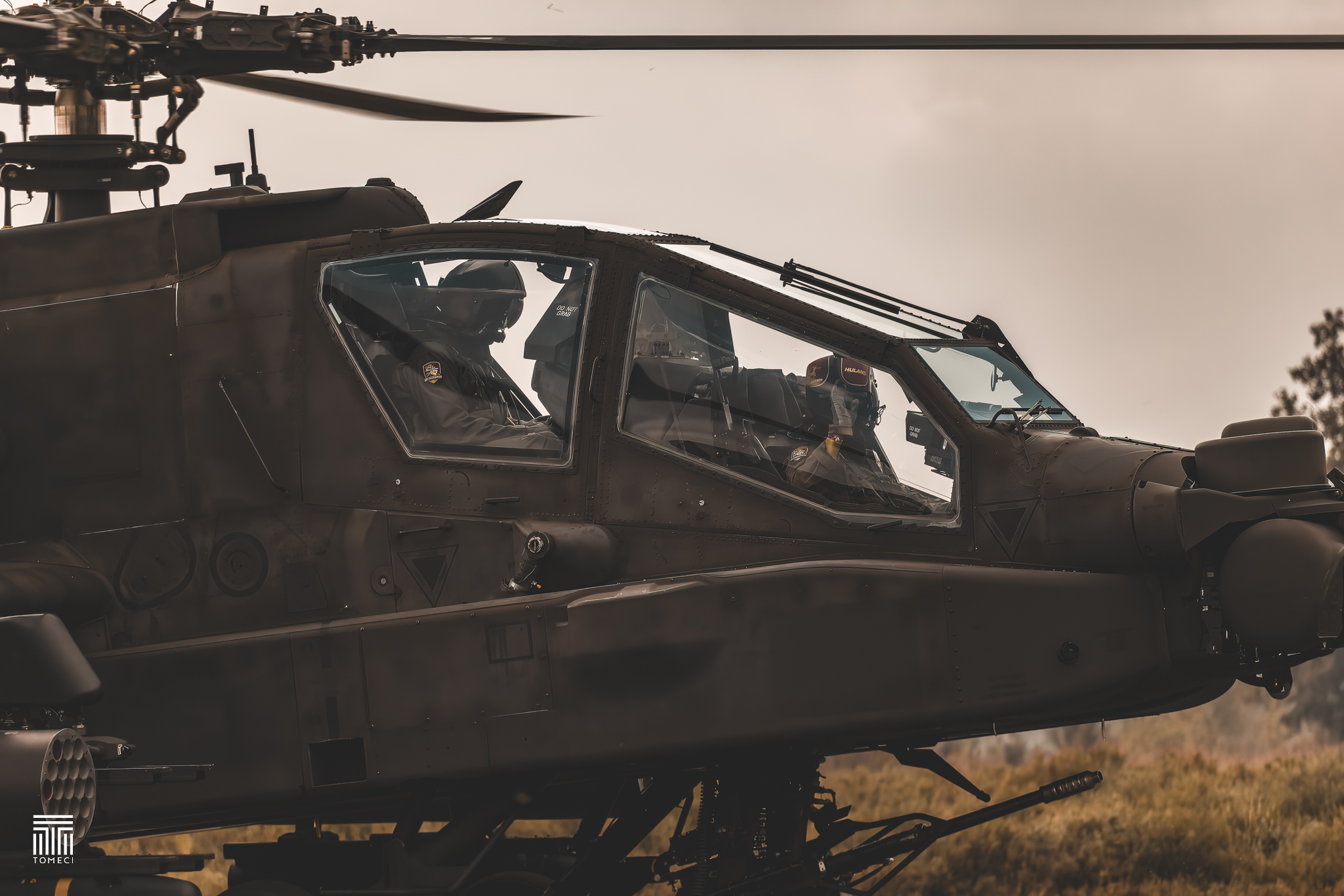 AH-64 Apache captured by Tomeci