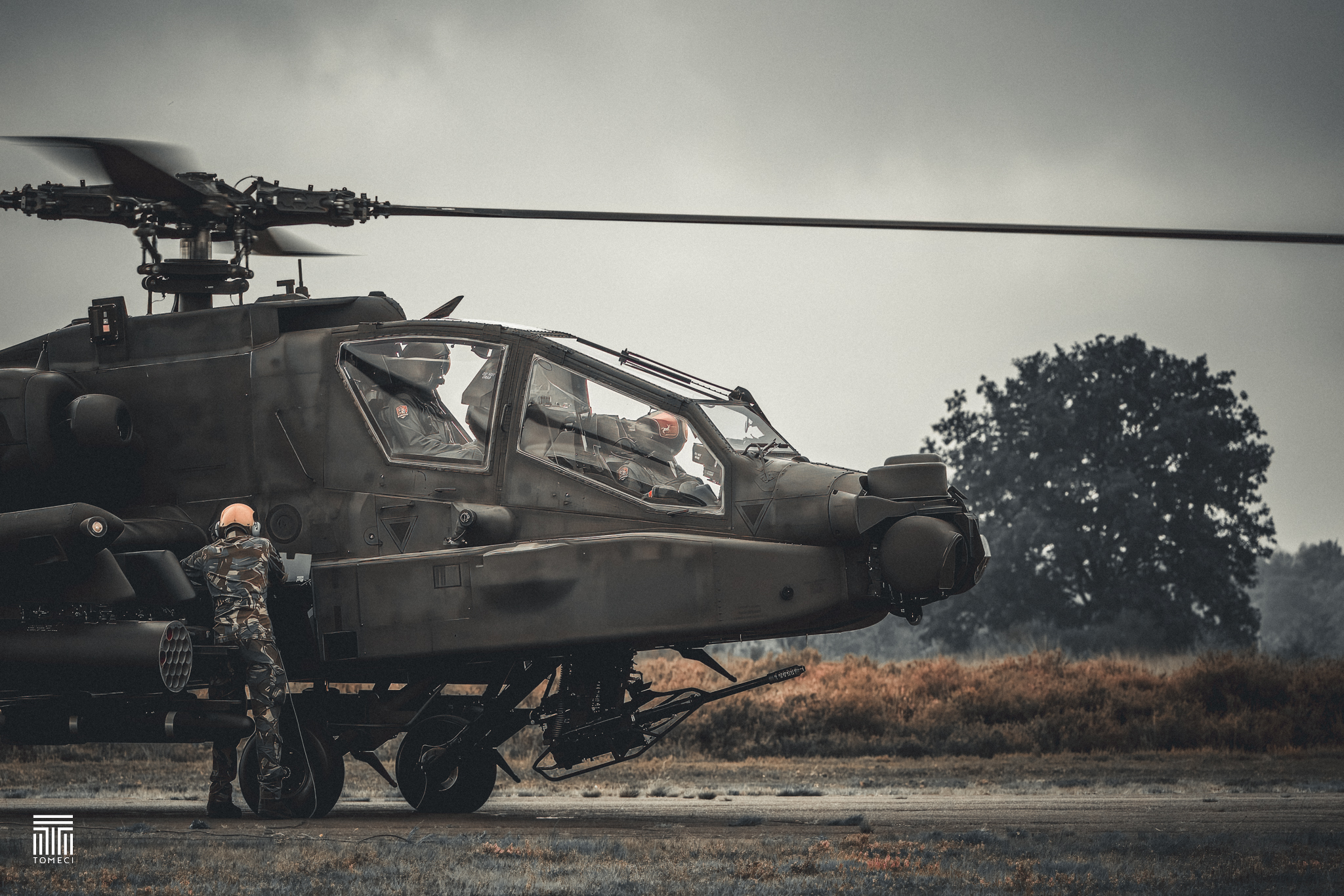 AH-64 Apache captured by Tomeci
